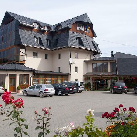Hotel Cosmos Câmpulung Moldovenesc Exterior foto