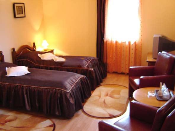 Hotel Cosmos Câmpulung Moldovenesc Zimmer foto