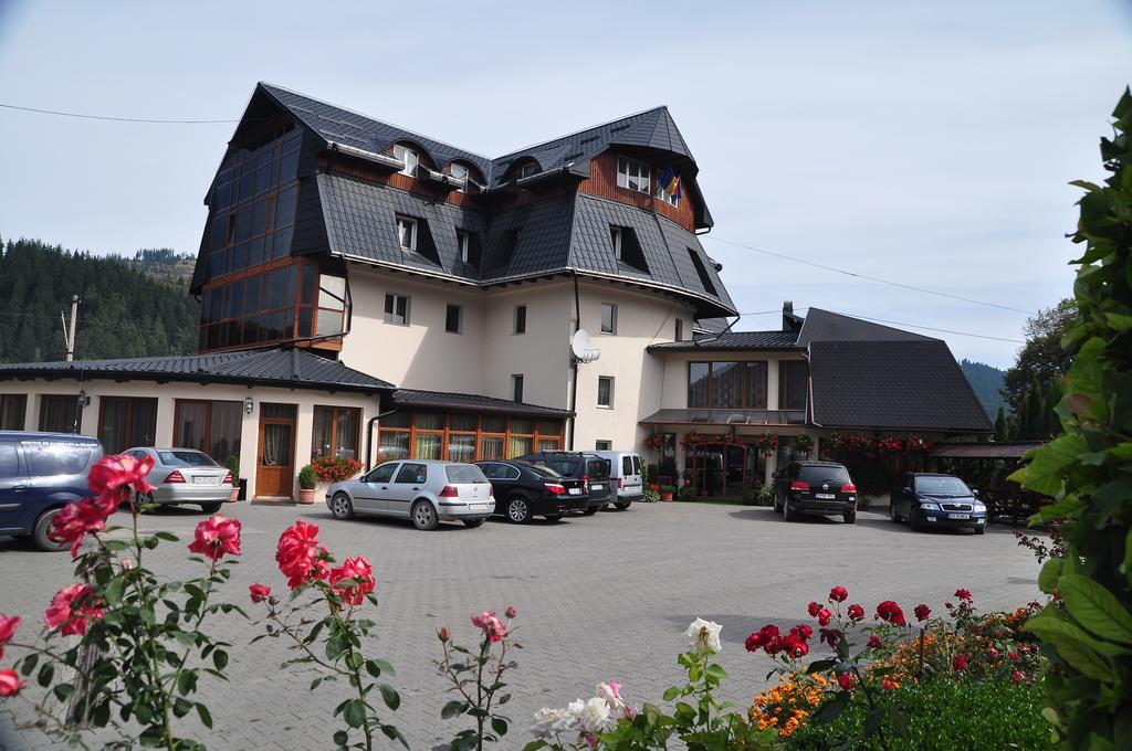 Hotel Cosmos Câmpulung Moldovenesc Exterior foto