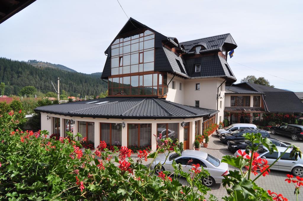 Hotel Cosmos Câmpulung Moldovenesc Exterior foto