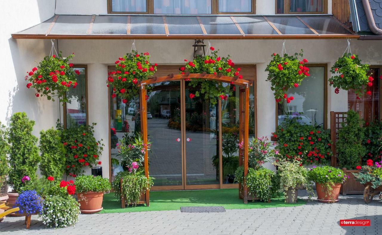 Hotel Cosmos Câmpulung Moldovenesc Exterior foto