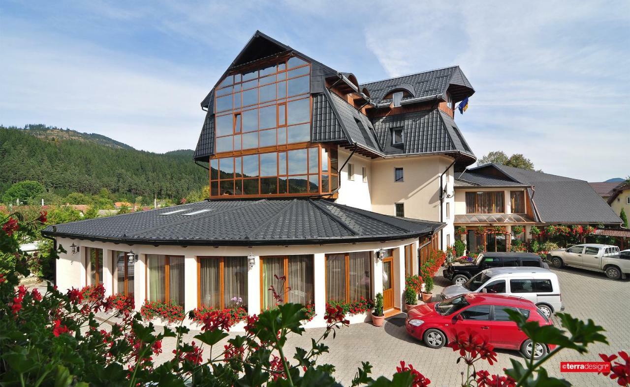 Hotel Cosmos Câmpulung Moldovenesc Exterior foto